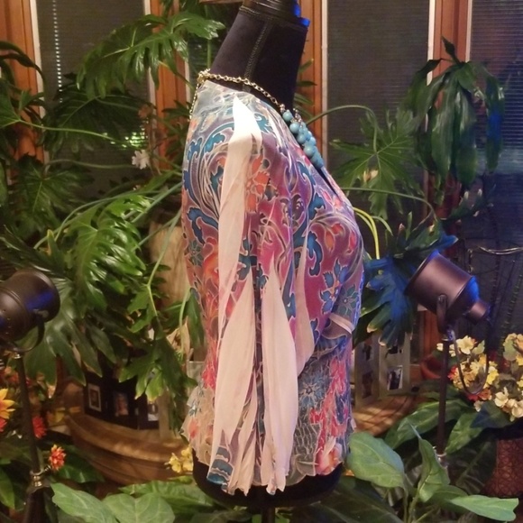 Simply Irresistable Floral Pattern Crop Top - Picture 2 of 5